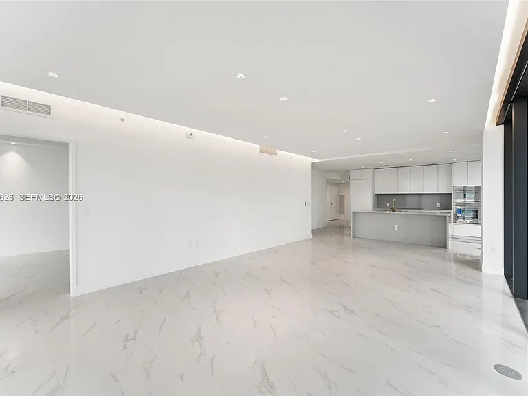 700 NE 24th St #5401 — Photo 15