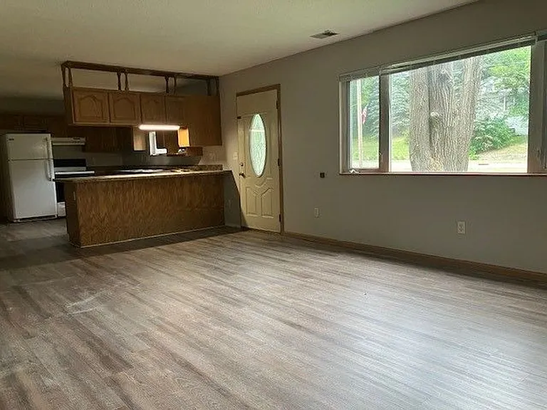 362 Wilmot Ave — Photo 3