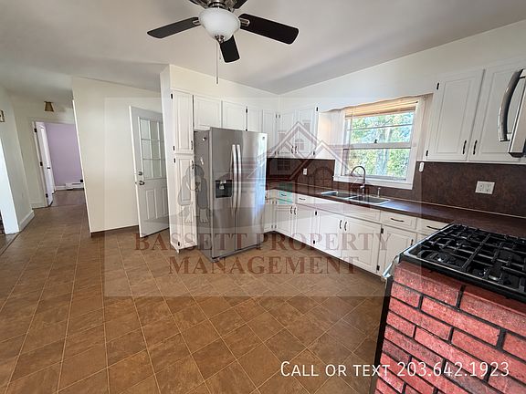 4th image of 76 Rosemount Ave