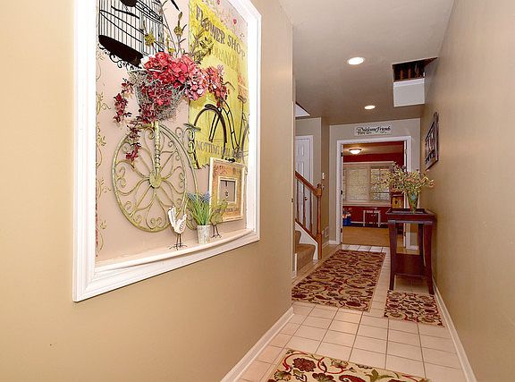 3rd image of 1041 N Glenview Ct