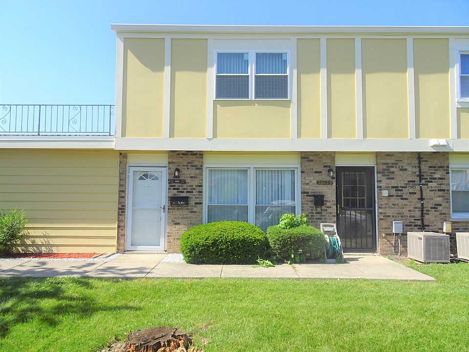 1st image of 20131 Willow Dr #32