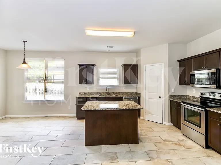 1260 Sierra Ct — Photo 4