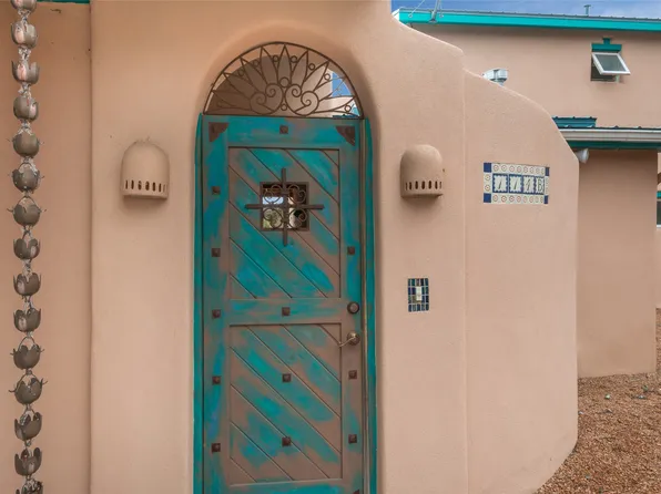 114 Valencia Rd #B, Santa Fe, NM 87505