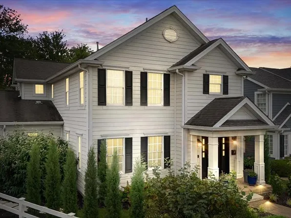 2 Midpark Ln, Saint Louis, MO 63124