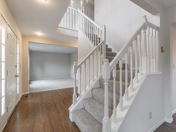 3rd image of 8245 Pine Knoll Ct