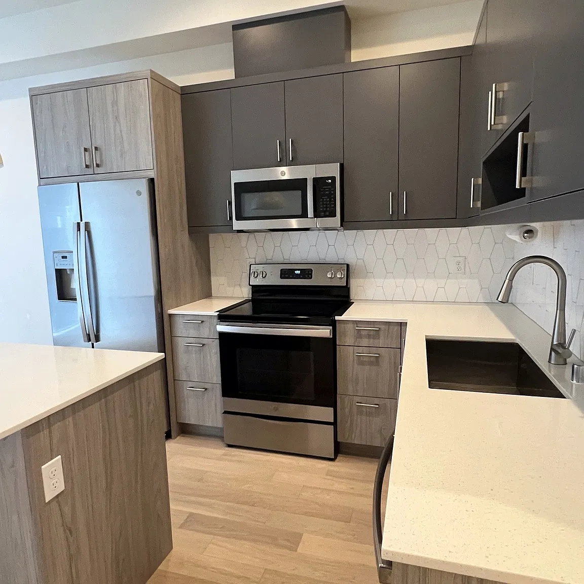 3 bed, 1200 sqft, $2,995 — Photo 1