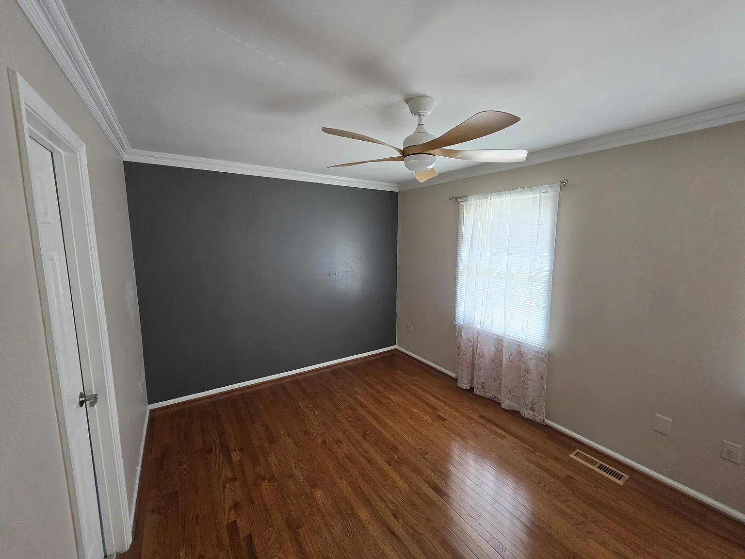 4 bed, 2.5 bath, 1140 sqft, $3,000 — Photo 4