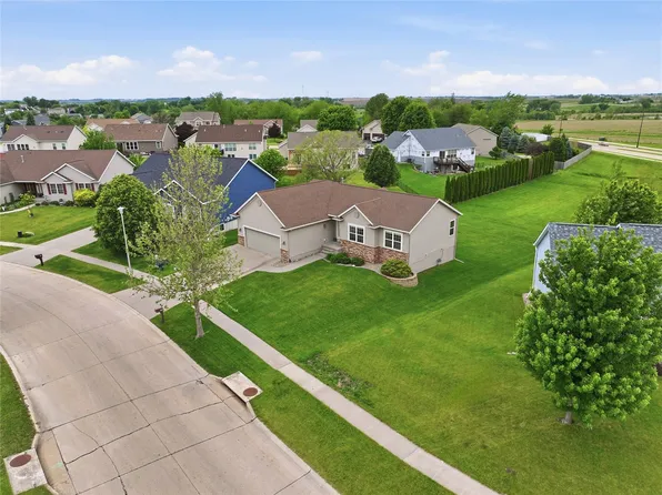 706 Limerock Dr NW, Cedar Rapids, IA 52405