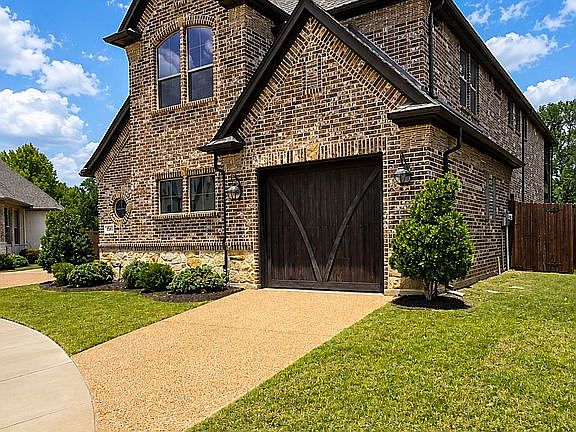 2nd image of 2828 Stadium View Dr