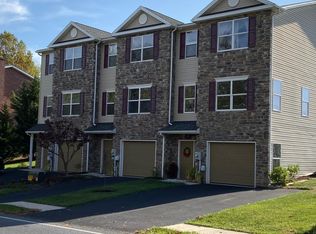 1488 Hollywell Ave, Chambersburg, PA 17201