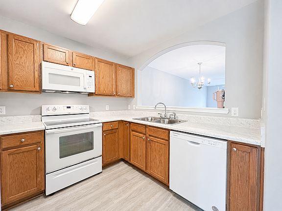 3rd image of 56 Winter Lake Cir