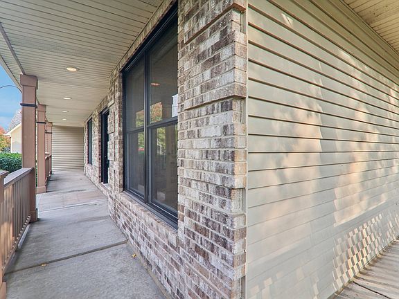 3rd image of 704 Greenbrier Ct