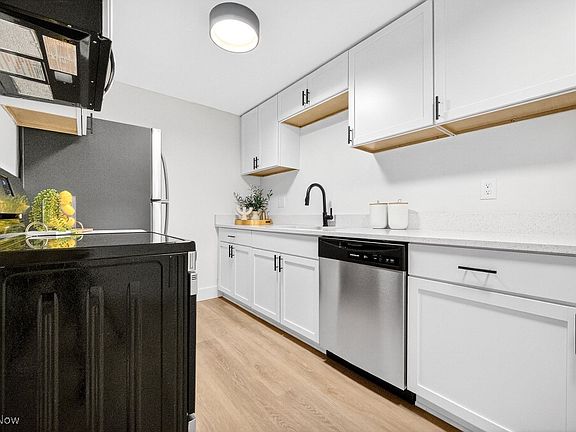 5th image of 9660 Cove Dr Unit F20