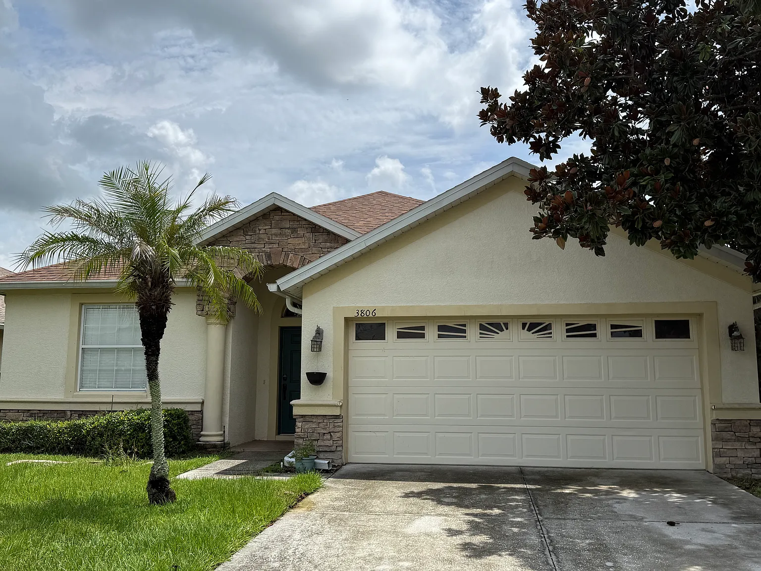 3 bed, 1622 sqft, $2,350 — Photo 1