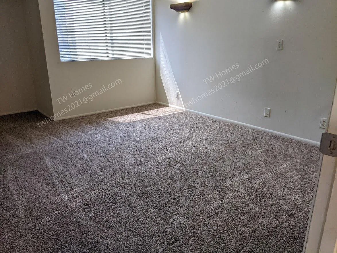 1111 E University Dr — Photo 3