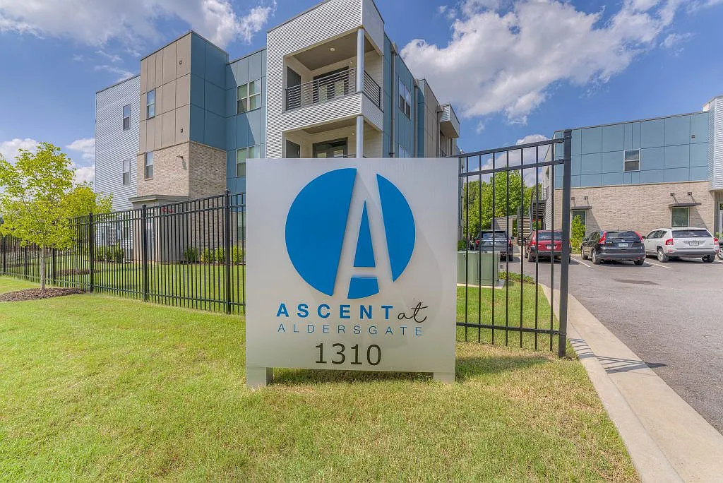 Ascent at Aldersgate — Photo 4