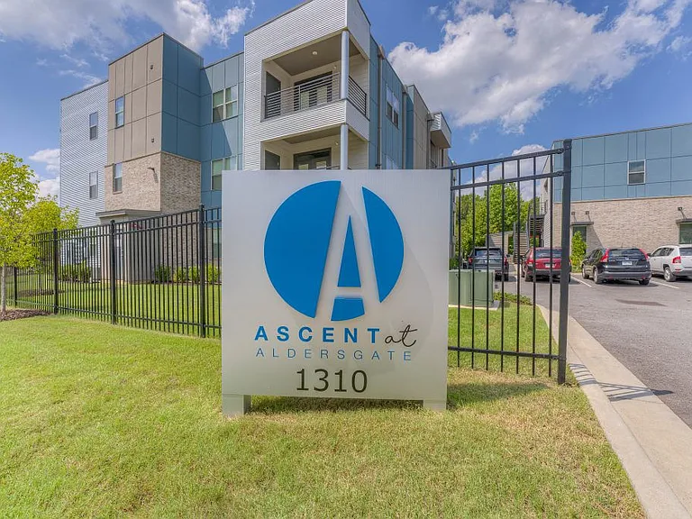 Ascent at Aldersgate — Photo 4