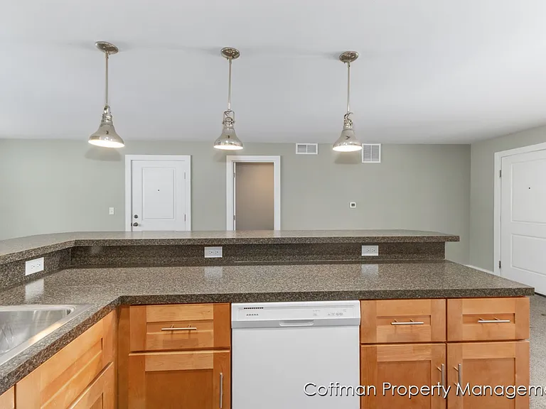 810 Benson Ave NE — Photo 26