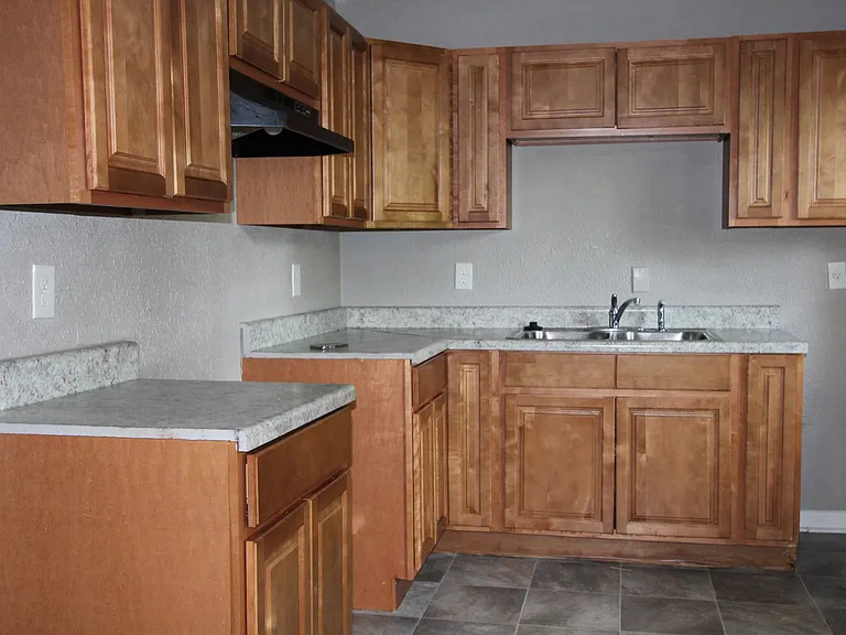 637 Leacrest Ave — Photo 2