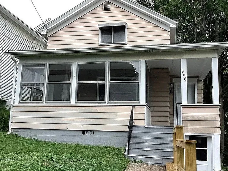 308 Schuyler St — Photo 13