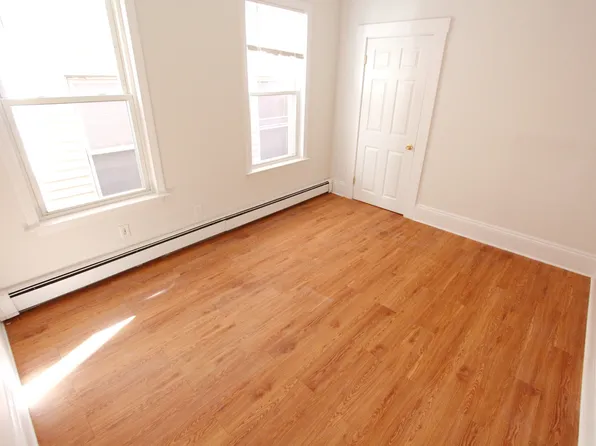 159 Cambridge St #3, Cambridge, MA 02141