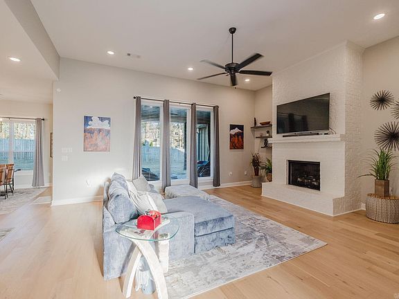 3rd image of 5160 Peace Ln