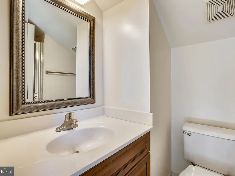 1525 Oronoco St — Photo 13