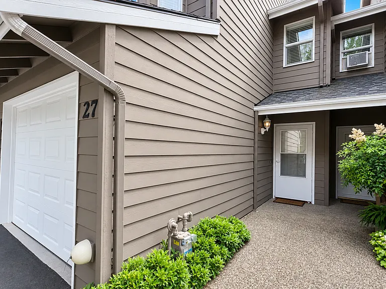 321 SE Orchard Dr #1-27 — Photo 2