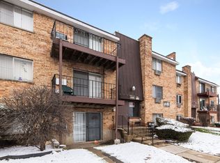 832 W College Blvd APT 301, Addison, IL 60101
