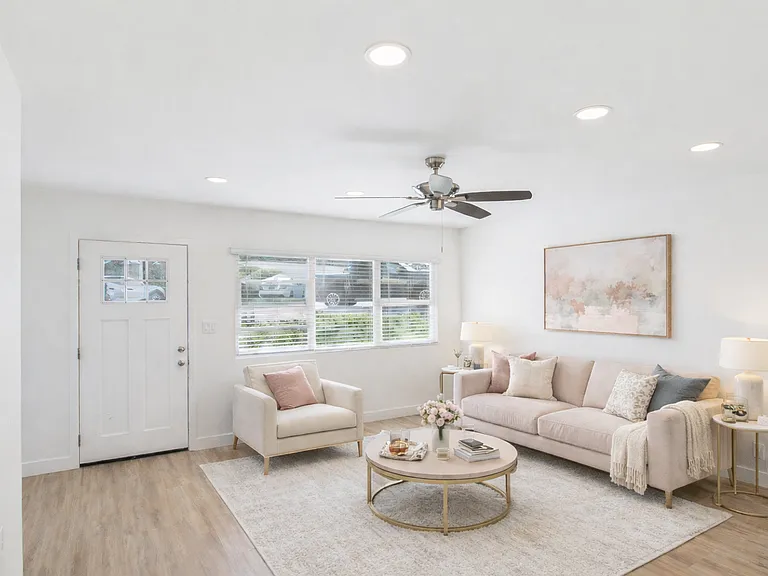 330 W I St — Photo 17