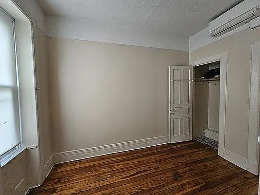 4th image of 522 47th St #2nd