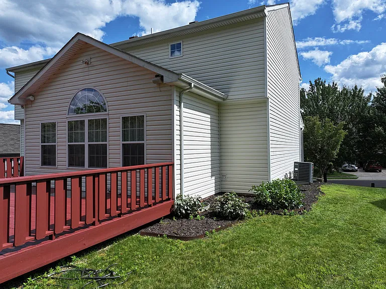 1909 Colonial Dr — Photo 34
