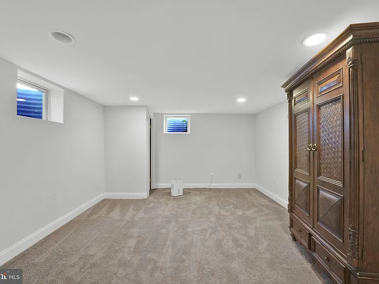 810 Wisteria Dr — Photo 38