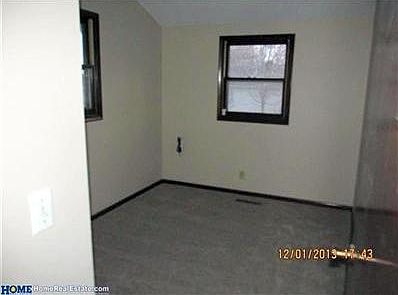 5th image of 811 W Rose St