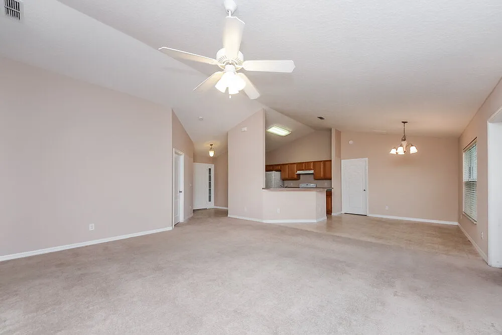 4 bed, 2.0 bath, 1788 sqft, $2,330 — Photo 3