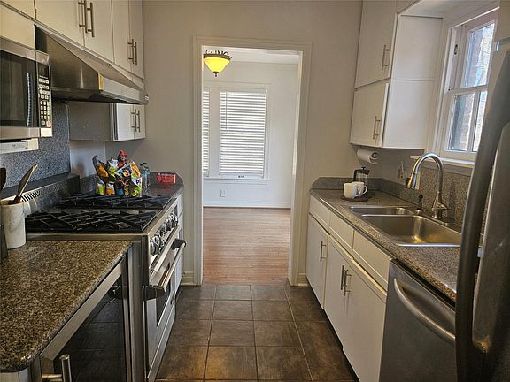 5th image of 7010 Vivian Ave