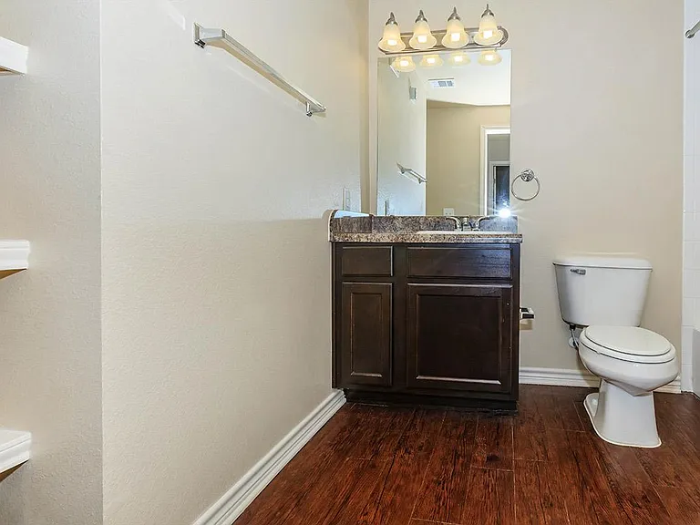 2800 Rodeo Rd — Photo 12