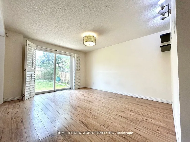 102 Madsen Cres — Photo 5