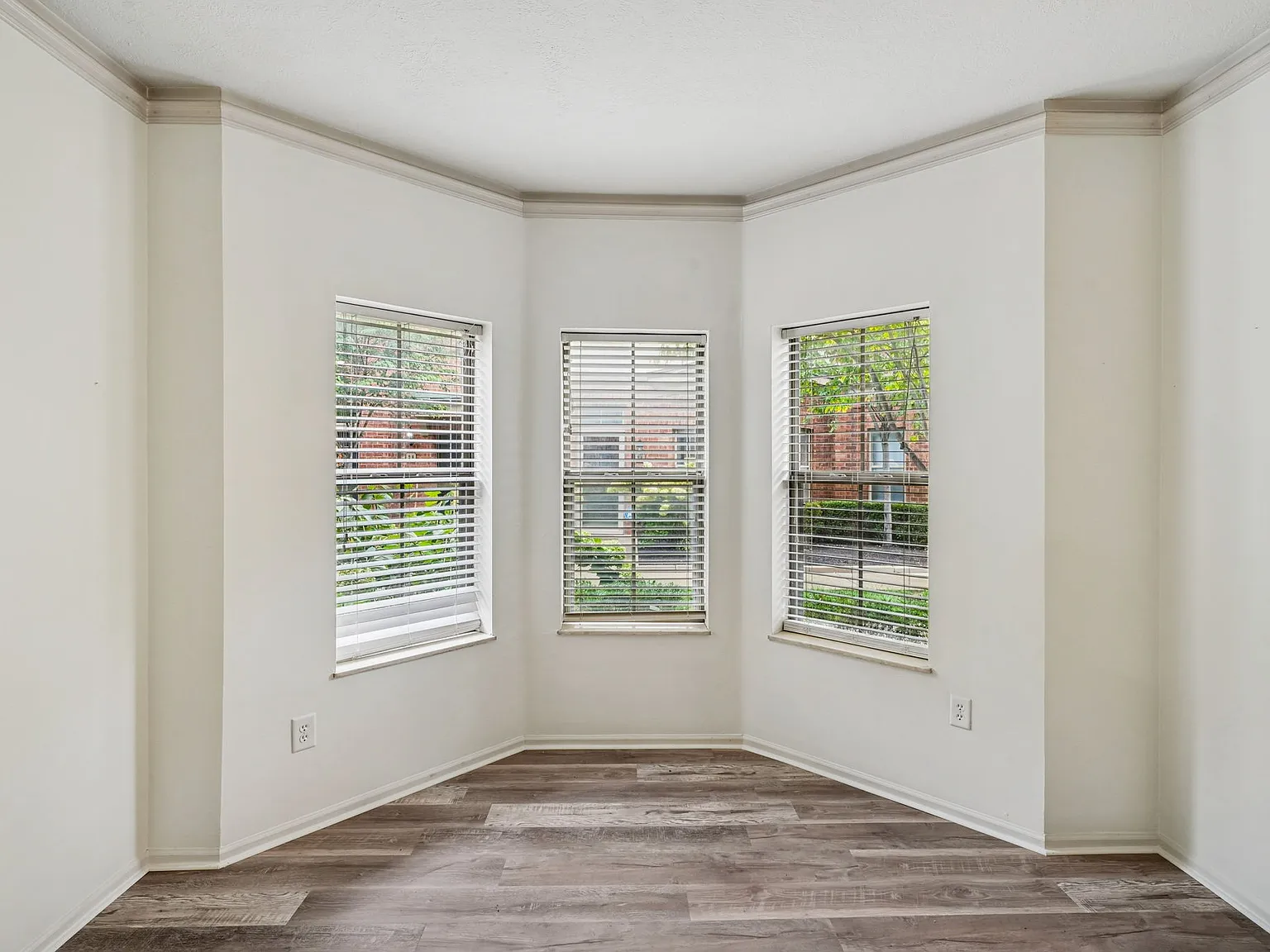 25 Victorian Gate Way — Photo 4