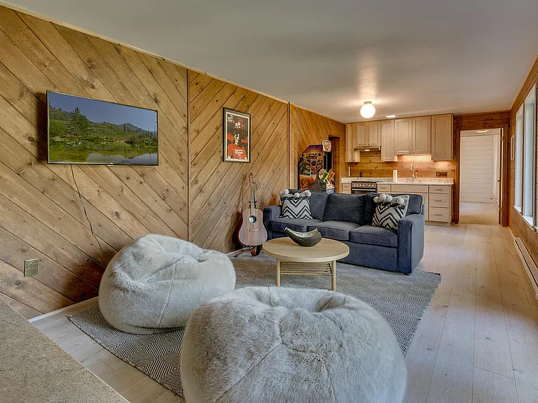 126 Tiger Tail Rd — Photo 1