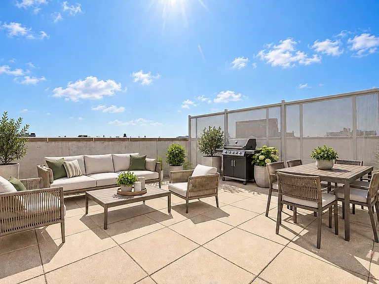 2-bedroom condo for sale in Sunnyside
