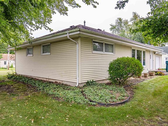 3rd image of 126 Hilltop Dr