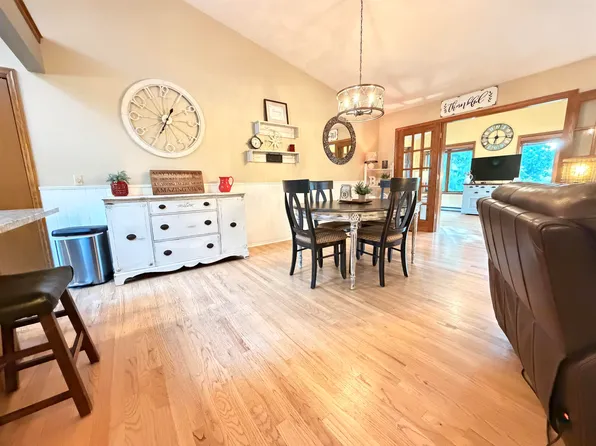 3703 Skyview Dr, Janesville, WI 53546