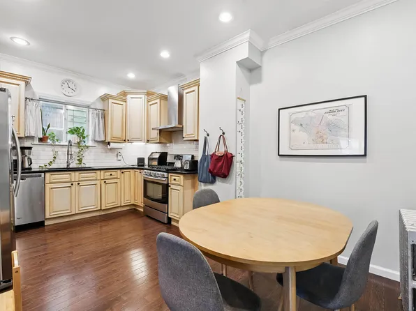 106 Griffith Street image 8 of 40