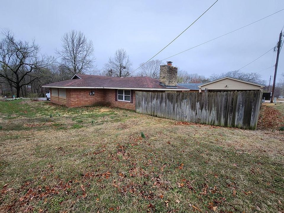 1st image of 200 Lakeview Dr