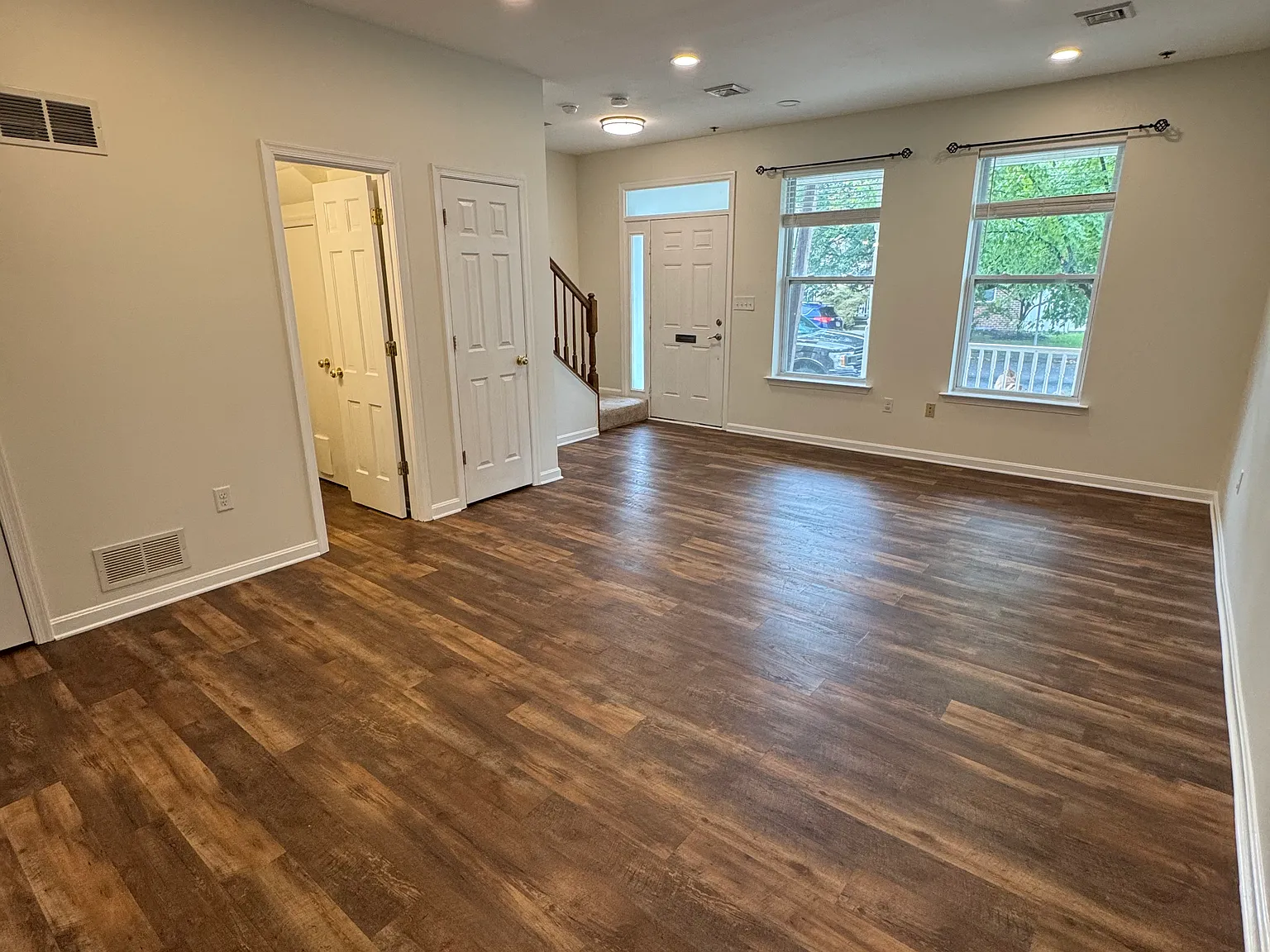 3 bed, 2.5 bath, 1647 sqft, $2,150 — Photo 3