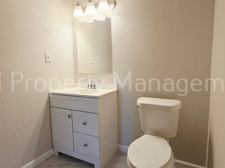 314 16th St W — Photo 13