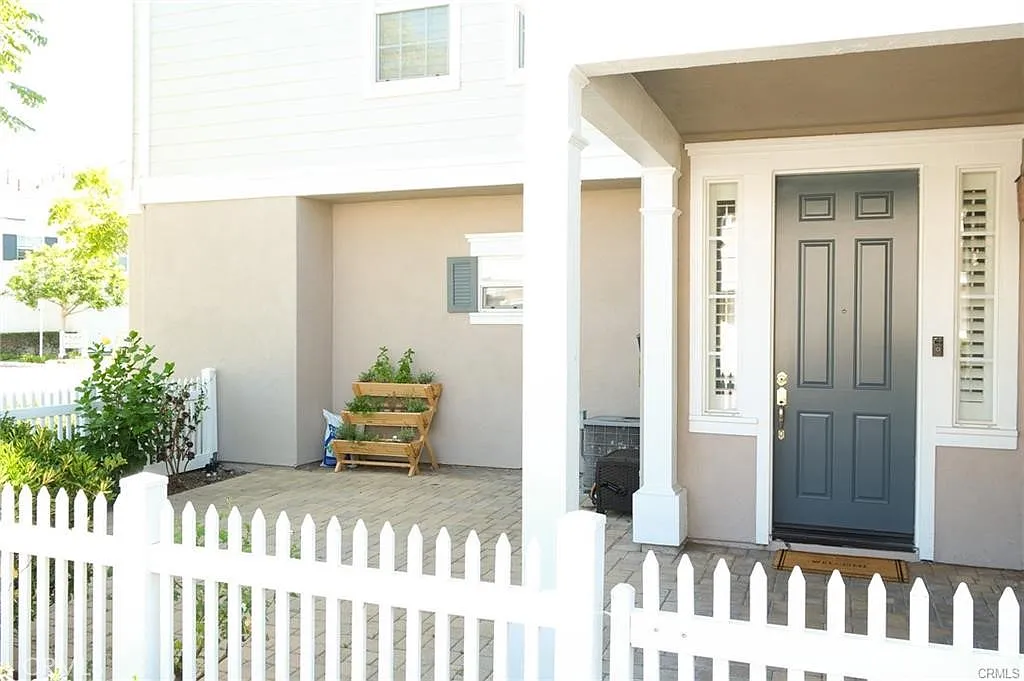 2 bed, 1293 sqft, $3,800 — Photo 2