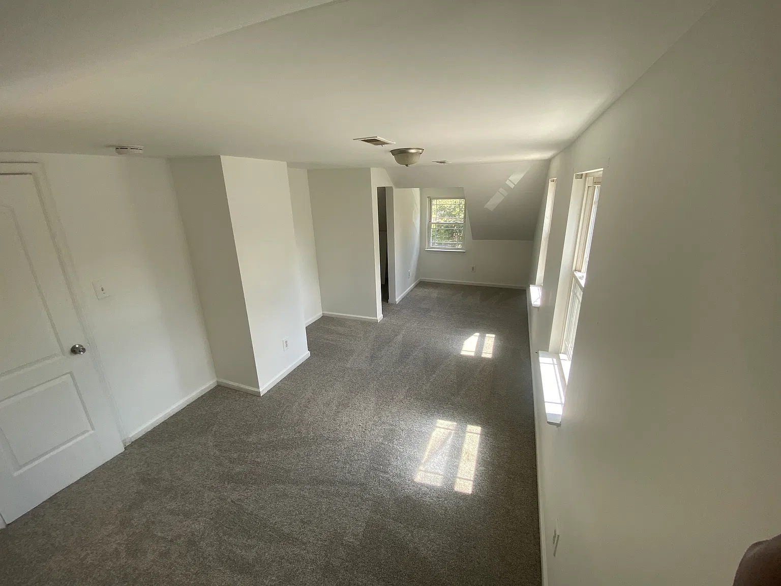3 bed, 1300 sqft, $2,200 — Photo 3