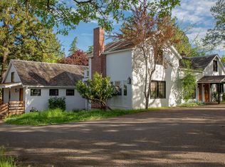 560 N Oregon St, Jacksonville, OR